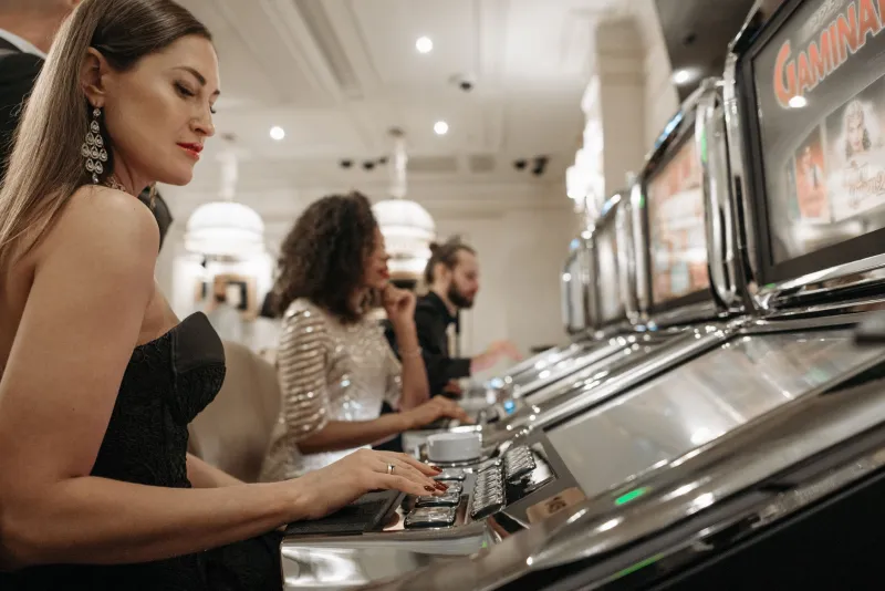 Riding the Wave Until It Crashes: The Truth Behind Winning Streaks at Online Casinos